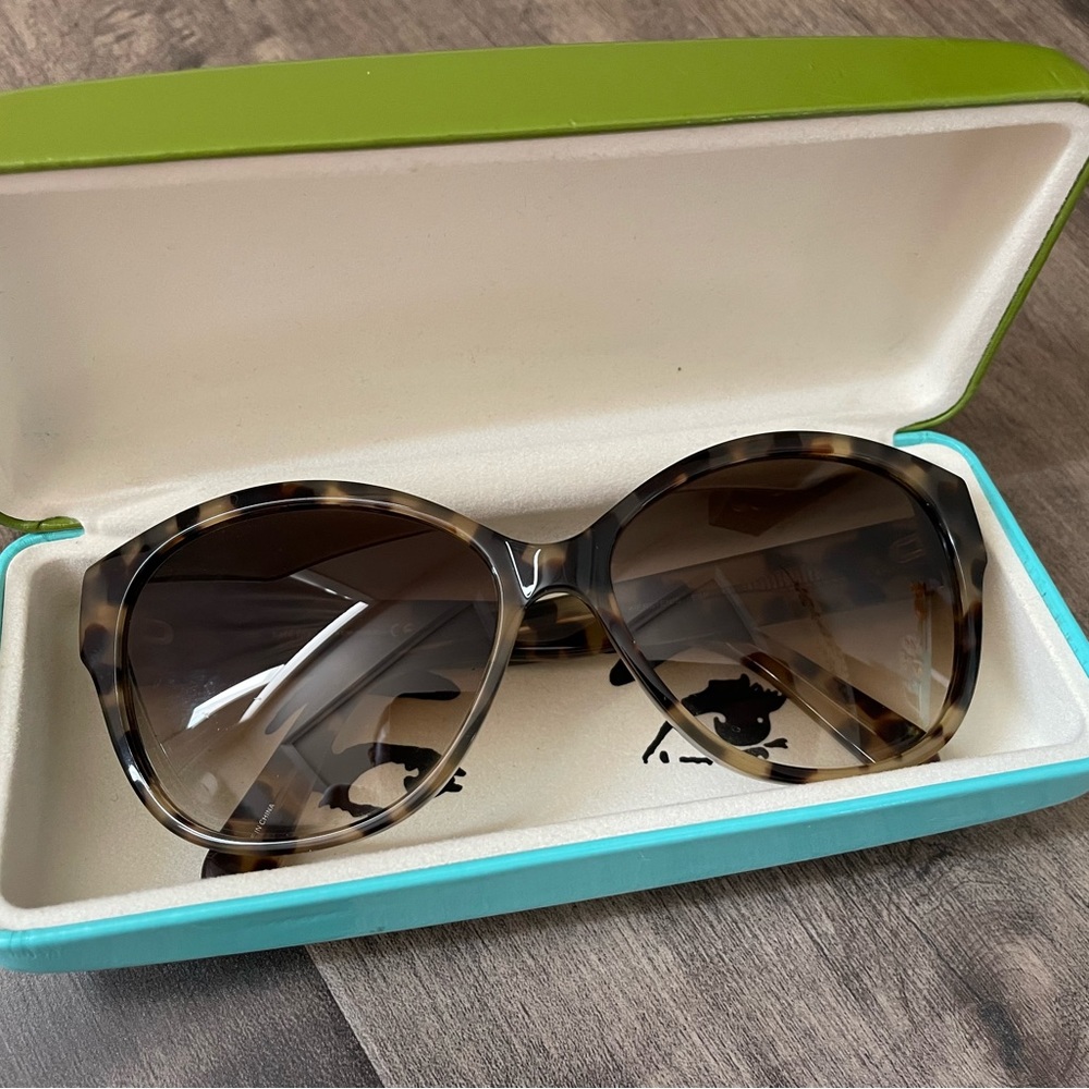 Kate Spade cat eye sunglasses. Excellent used condition - maybe worn 4-5 times!